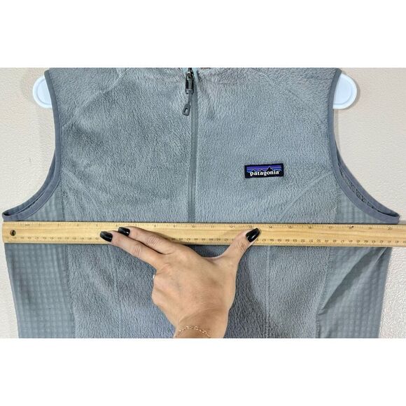 Patagonia Women's Light Gray High Collar Breathable R2 Vest Medium - Picture 9 of 10